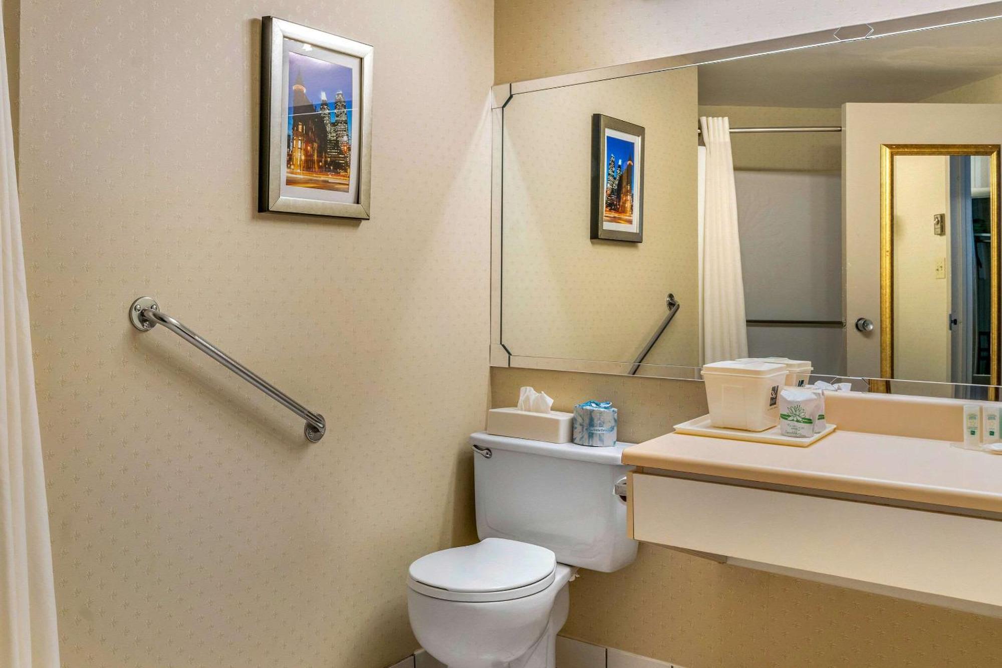 Hotel Quality & Sherbrooke